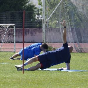 Σταδιακά επιστρέφει στην κανονικότητα ο ΠΑΣ, συνεχίζοντας την αποκατάσταση και προετοιμασία των ποδοσφαιριστών. Και σήμερα η προπόνηση πραγματοποιήθηκε σε group, ενώ αντίστοιχα την Τρίτη 26/05 έχει προγραμματιστεί τηλεδιάσκεψη των υγειονομικών υπευθύνων των ομάδων της SL2, σχετικά με τα ανοιχτά θέματα του υγειονομικού πρωτοκόλλου των προπονήσεων, αλλά και της διεξαγωγής του πρωταθλήματος.

Το σημερινό πρόγραμμα περιελάμβανε ειδικό ασκησιολόγιο ενδυνάμωσης και αντοχής, ενώ μετά στο ποδοσφαιρικό κομμάτι είχαν τακτικές κυκλοφορίας και αυτοματισμούς.

Αύριο οι ποδοσφαιριστές μας θα έχουν ρεπό και θα επιστρέψουν τη Δευτέρα, στο ΠΕΑΚΙ, για τη συνέχεια της προετοιμασίας τους.

Link: http://pasgiannina.gr/training/training-23-05-20/

#pas #pasgiannina #pasgianninafc #pastraining