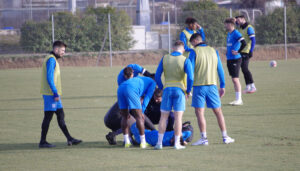 Προσπαθεί να αλλάξει για να μη βουλιάξει…